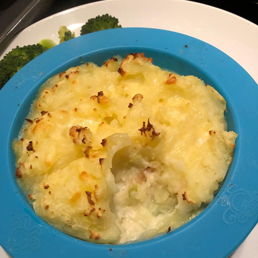 Salmon fish pie (cauliflower puree substitute)